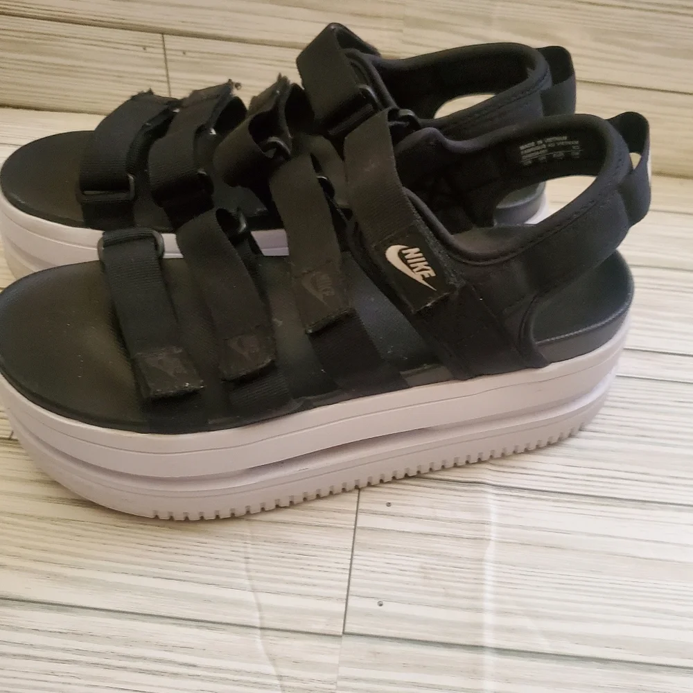 Nike Icon Classic Platform Black White Strappy Sandal Womens 8 Casual Summer Fes